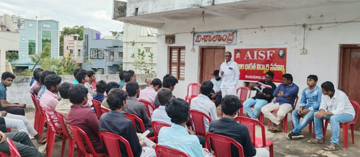 మాట్లాడుతున్న రావుల వెంకయ్య