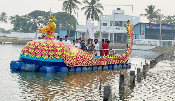 అరసవల్లి సూర్యనారాయణ స్వామి ఆలయంలో ఈనెల 24న హంస నావికోత్సవం (తెప్పోత్సవం) నిర్వహించేందుకు ఆలయ అధికారులు ఏర్పాట్లు పూర్తి చేశారు. ఇంద్రపుష్కరిణి పరిసర ప్రాంతాలను పరిశుభ్రంగా