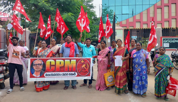 cpm protest for dalit house