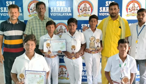 sarada school students in bal batminton